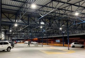 estacionamento do mercado Padre Nicolau iluminado com luminárias high bay
